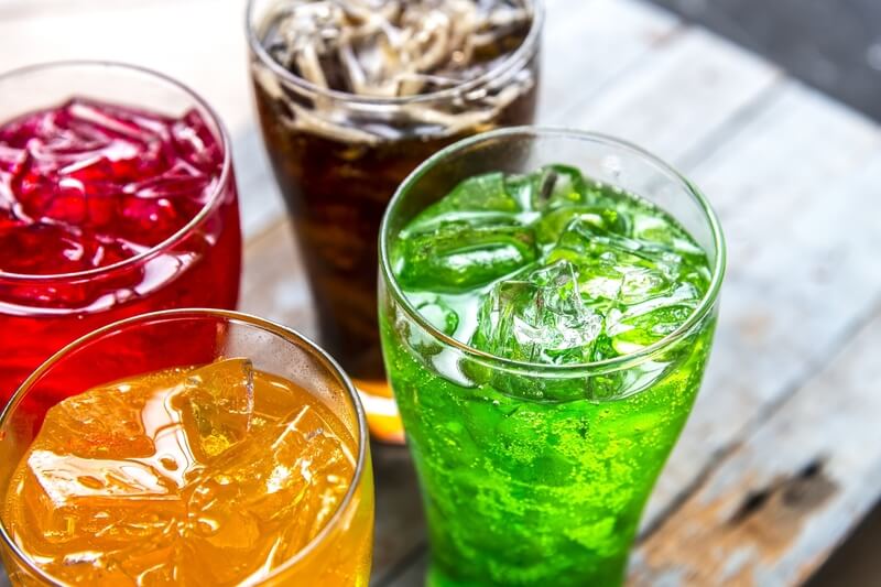 La ingesta de bebidas azucaradas se vincula a un mayor riesgo de enfermedad renal