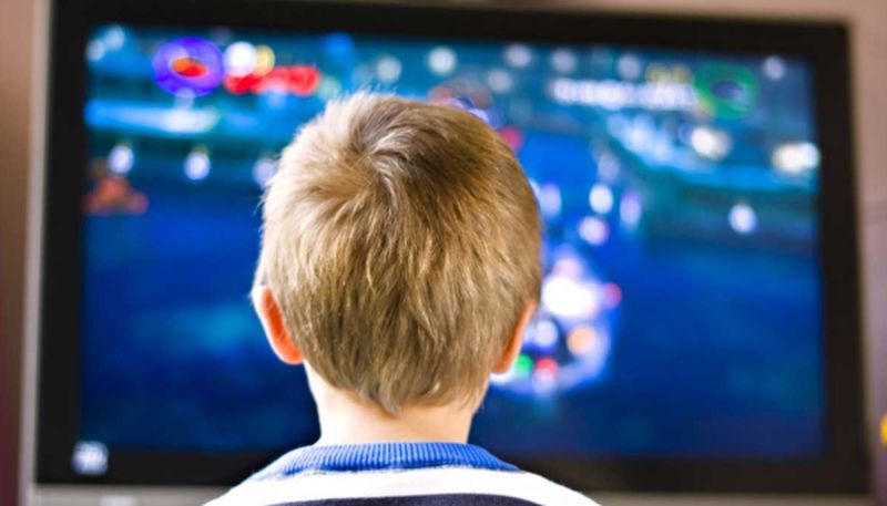 Los niños de EEUU ven cinco veces más televisión que hace dos décadas