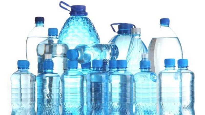 Preocupación. Consumidores encontraron altos niveles de arsénico en marcas de agua embotellada en EEUU y México