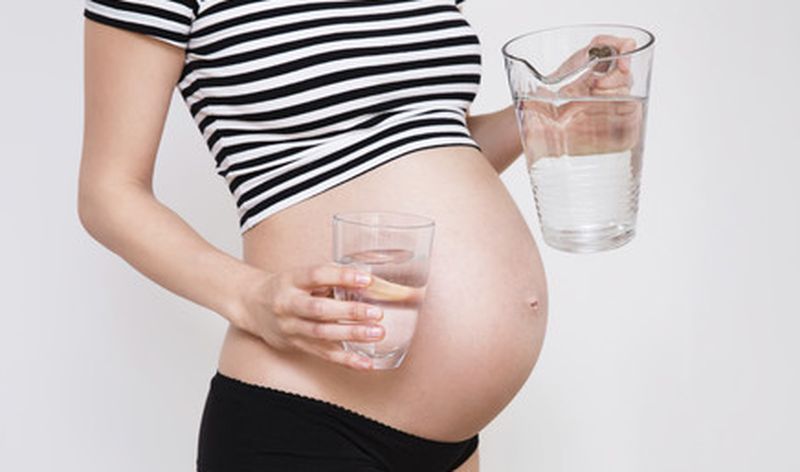 Un nuevo estudio vincula la exposición al flúor en el embarazo con una disminución del coeficiente intelectual en los niños