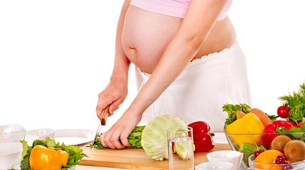 La dieta durante la gestación afectaría a la microbiota y el desarrollo del bebé