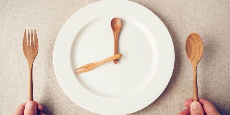 Efectos de la alimentación con restricción de tiempo personas con sobrepeso y obesidad