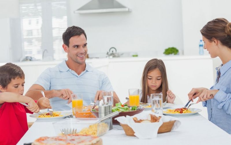 Los beneficios de una dieta para bajar de peso se “contagian”