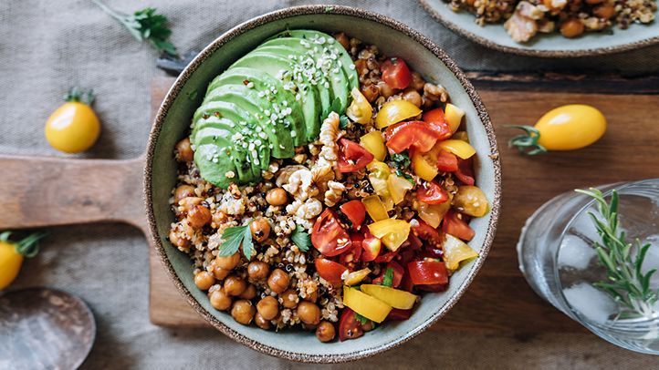 Los mensajes ambientales promueven la elección de alimentos de origen vegetal: Un estudio sobre los menús de los restaurantes en línea 