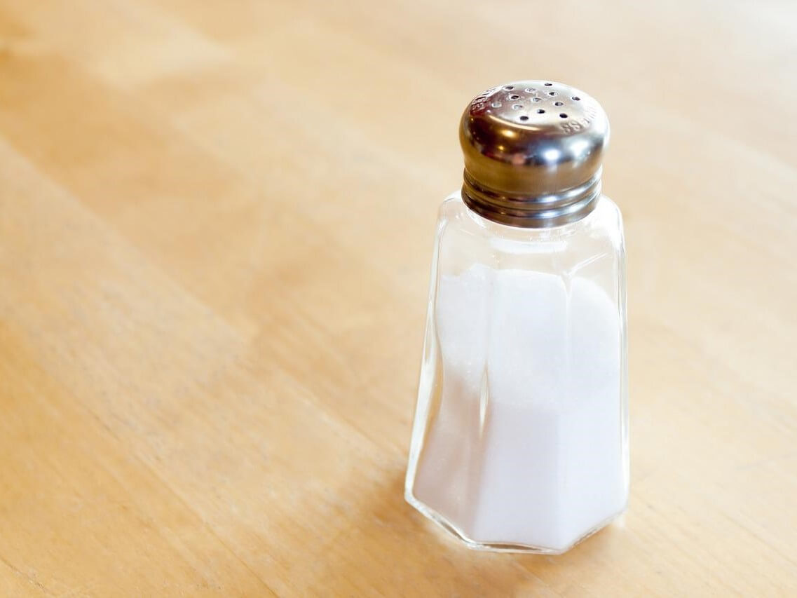 El exceso de sal en la dieta diaria se relacionaría con mayor riesgo de muerte prematura