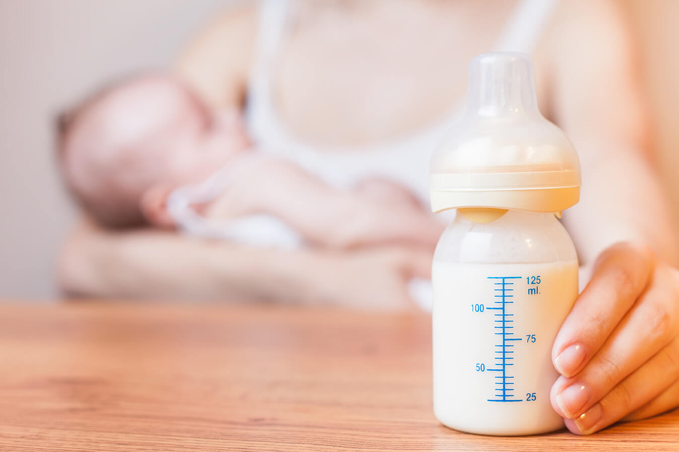 Describen los mecanismos que confirman que la lactancia materna ofrece beneficios inmunológicos 