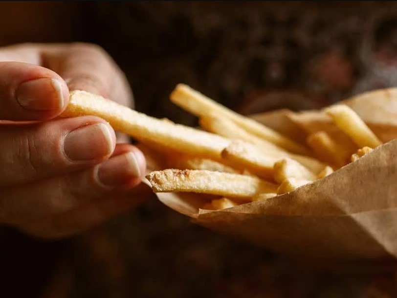 Signos de adicción a la comida en el 13% de los adultos mayores