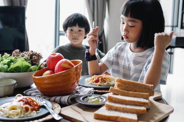 Efecto de la duración de las comidas en las elecciones alimentarias de niños