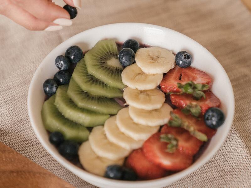 Alimentos, bebidas y dietas y su efecto sobre el estreñimiento crónico en adultos