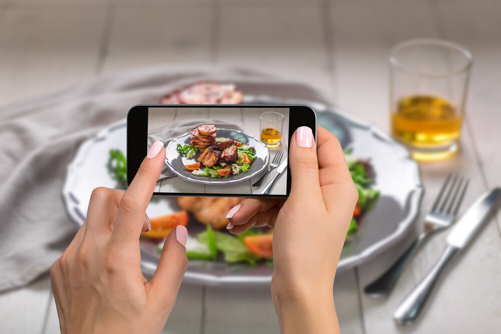 Para los padres de niños con alergias alimentarias, las redes sociales pueden brindarles apoyo y estrés.