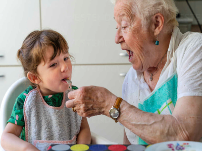 El cuidado de los abuelos, vinculado a mayor riesgo de obesidad infantil