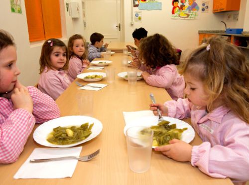 España: “Nuestros hijos deberían disfrutar en el comedor escolar, no odiarlo”