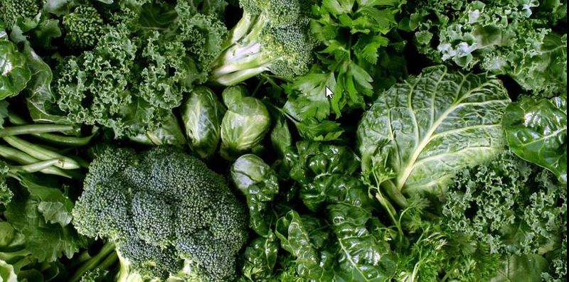 Las verduras verdes frondosas se vinculan a un menor deterioro cognitivo