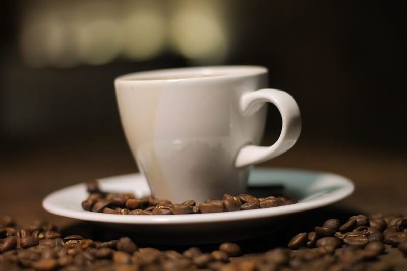 El consumo de café no influye en el deterioro físico de los adultos mayores