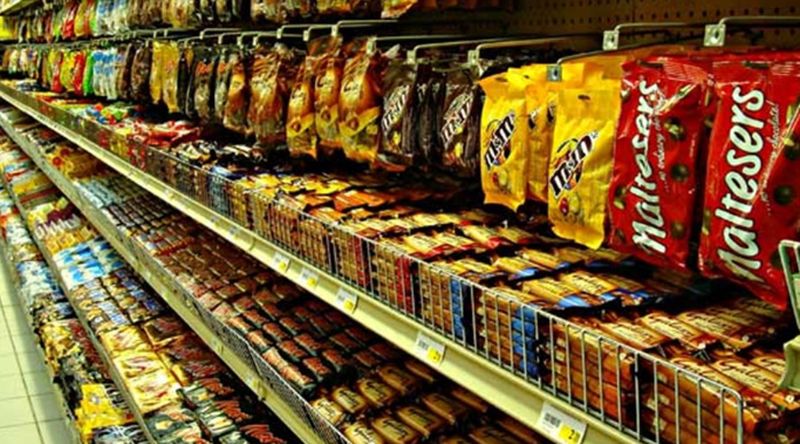 Reino Unido quiere prohibir la venta de dulces para reducir la obesidad infantil